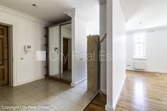 Fasādes māja, renovēta māja, slēgts pagalms, ieeja no ielas, ir lifts, kāpņu telpa pēc Rīga - foto 14