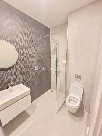 Pagalma ēka, renovēta māja, slēgts pagalms, ieeja no ielas un pagalma, ir lifts, kāpņu telpa Rīga - foto 9