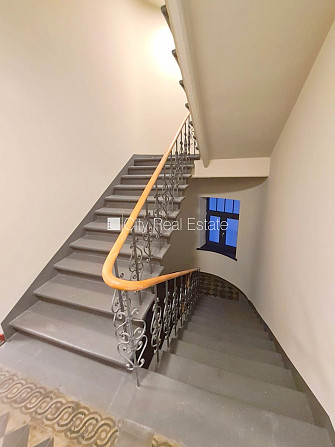 Pagalma ēka, renovēta māja, slēgts pagalms, ieeja no ielas un pagalma, ir lifts, kāpņu telpa Rīga - foto 16