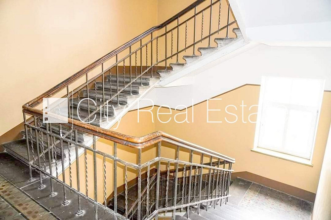 Pagalma māja, renovēta māja, slēgts pagalms, ieeja no ielas, kāpņu telpa pēc kosmētiskā Rīga - foto 19
