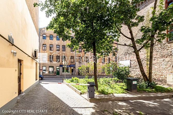 Pagalma māja, renovēta māja, slēgts pagalms, ieeja no ielas, kāpņu telpa pēc kosmētiskā Rīga - foto 20