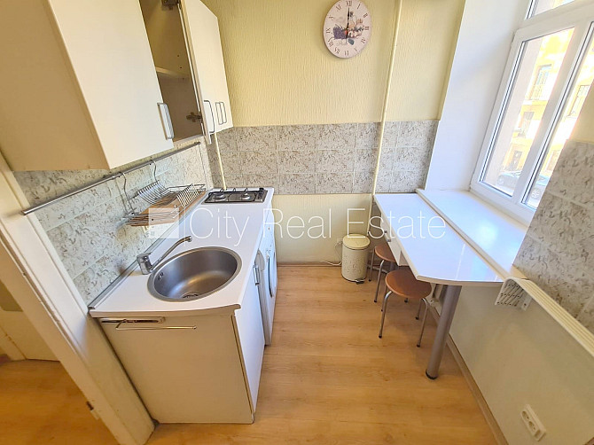 Pagalma māja, renovēta māja, slēgts pagalms, ieeja no ielas, kāpņu telpa pēc kosmētiskā Rīga - foto 12