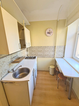 Pagalma māja, renovēta māja, slēgts pagalms, ieeja no ielas, kāpņu telpa pēc kosmētiskā Rīga - foto 9