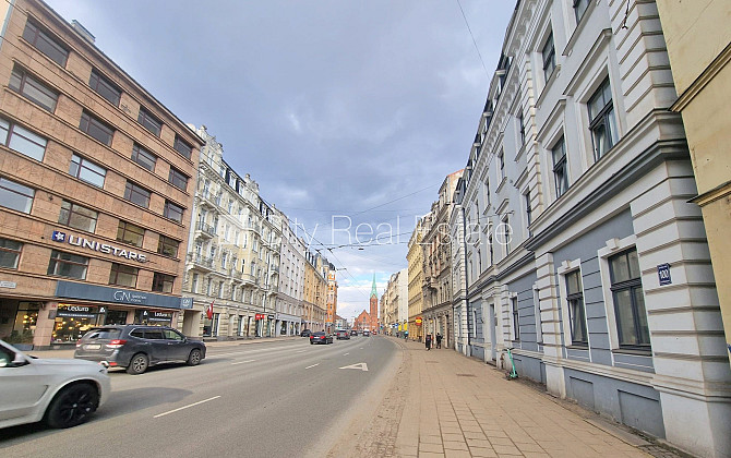 Fasādes māja, renovēta māja, slēgts pagalms, ieeja no ielas, kāpņu telpa pēc kapitālā Rīga - foto 19