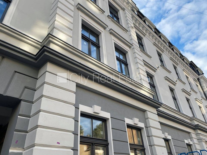 Fasādes māja, renovēta māja, slēgts pagalms, ieeja no ielas, kāpņu telpa pēc kapitālā Rīga - foto 18