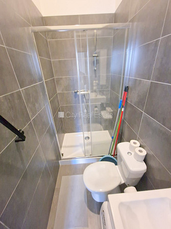 Fasādes māja, renovēta māja, slēgts pagalms, ieeja no ielas, kāpņu telpa pēc kapitālā Rīga - foto 12