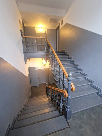 Fasādes māja, renovēta māja, slēgts pagalms, ieeja no ielas, kāpņu telpa pēc kapitālā Rīga - foto 17