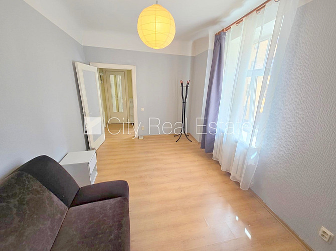 Pagalma māja, renovēta māja, slēgts pagalms, ieeja no ielas, kāpņu telpa pēc kosmētiskā Rīga - foto 8