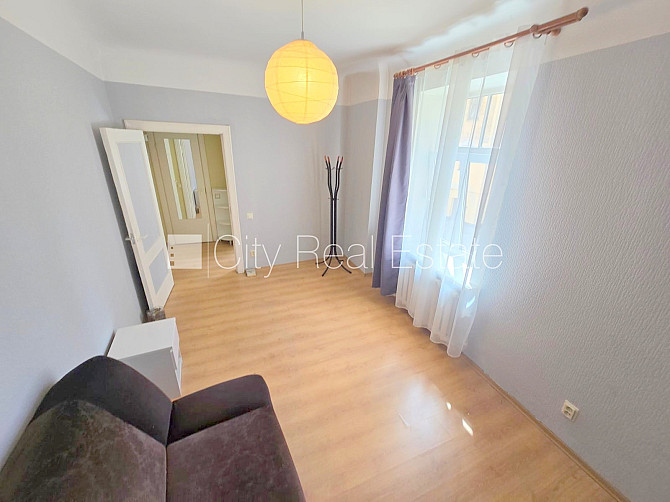 Pagalma māja, renovēta māja, slēgts pagalms, ieeja no ielas, kāpņu telpa pēc kosmētiskā Rīga - foto 7