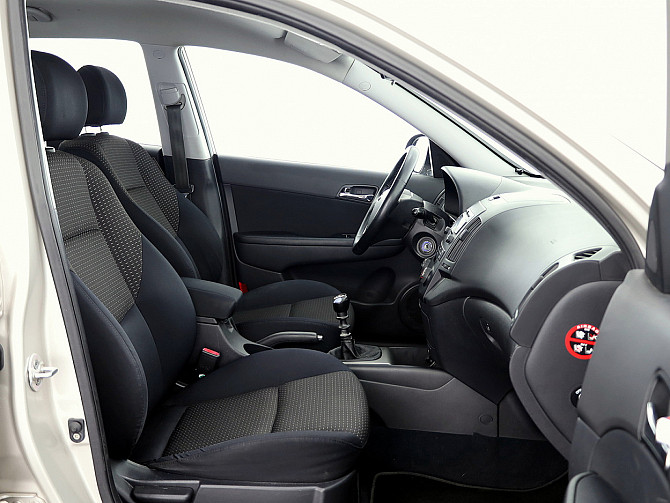 Hyundai i30 Elegance 1.6 90kW Tallina - foto 6