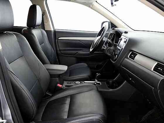 Mitsubishi Outlander Luxury ATM 2.0 110kW Tallina