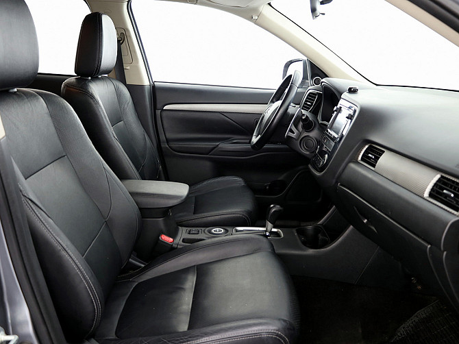 Mitsubishi Outlander Luxury ATM 2.0 110kW Tallina - foto 6