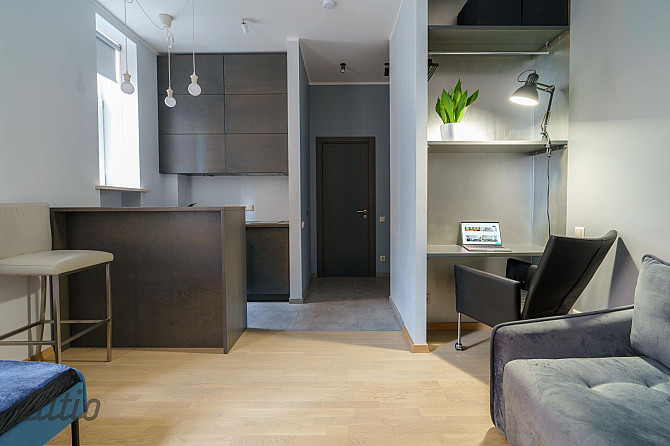 Īrei tiek piedāvāts dzīvoklis renovētā ēkā Rīgas centrā. Dažu minūšu pastaigas Rīga - foto 11