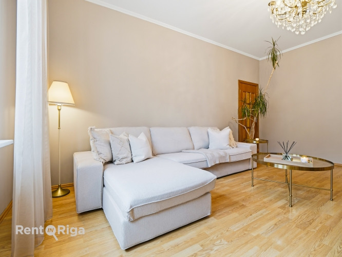 Gaumīgs un plašs 3-istabu dzīvoklis Rīgas centrā  Izīrē elegantu un plašu 3-istabu Rīga - foto 3