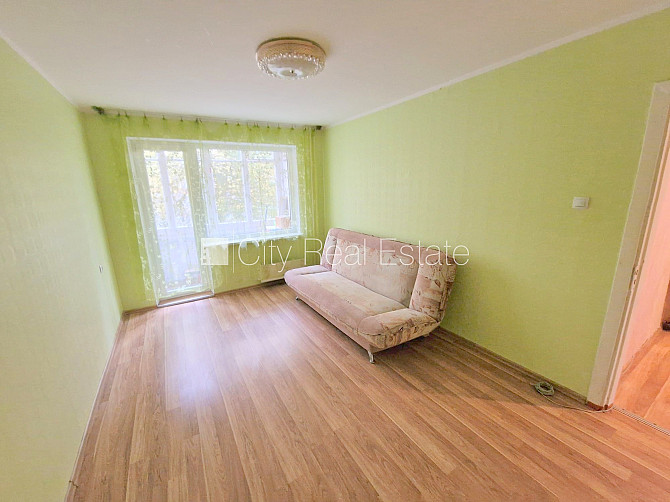 Fasādes māja, labiekārtots apzaļumots pagalms, vieta automašīnai, iestiklota lodžija, logi Rīga - foto 7