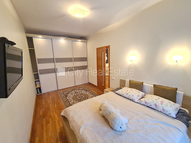 Zeme īpašumā, fasādes māja, vieta automašīnai, ieeja no ielas, logi vērsti uz pagalma pusi, Rīga - foto 18