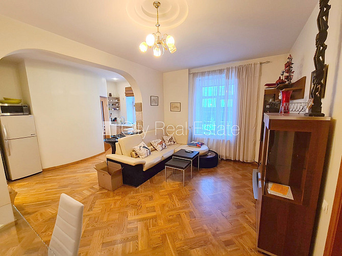 Zeme īpašumā, fasādes māja, vieta automašīnai, ieeja no ielas, logi vērsti uz pagalma pusi, Rīga - foto 3