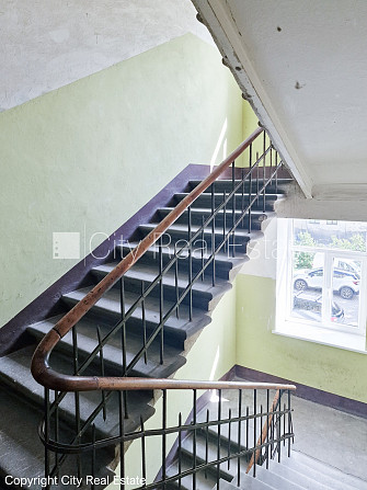 Pagalma māja, iežogota teritorija, logi vērsti uz pagalma pusi, viena istaba izolēta, Rīga - foto 16