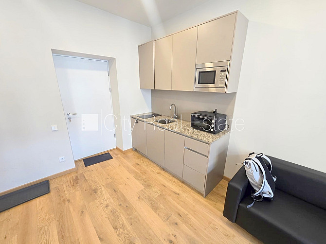 Pagalma ēka, renovēta māja, slēgts pagalms, ieeja no pagalma, ir lifts, kāpņu telpa pēc Rīga - foto 7