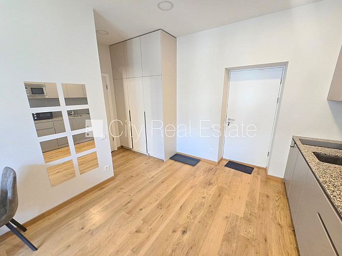 Pagalma ēka, renovēta māja, slēgts pagalms, ieeja no pagalma, ir lifts, kāpņu telpa pēc Rīga - foto 19