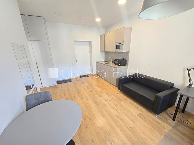 Pagalma ēka, renovēta māja, slēgts pagalms, ieeja no pagalma, ir lifts, kāpņu telpa pēc Rīga - foto 11