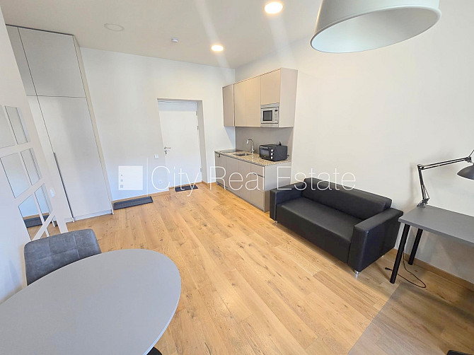 Pagalma ēka, renovēta māja, slēgts pagalms, ieeja no pagalma, ir lifts, kāpņu telpa pēc Rīga - foto 9