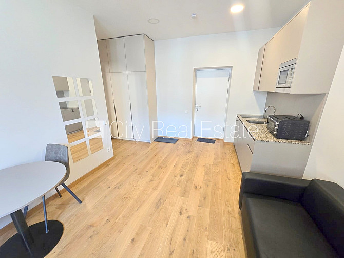 Pagalma ēka, renovēta māja, slēgts pagalms, ieeja no pagalma, ir lifts, kāpņu telpa pēc Rīga - foto 8