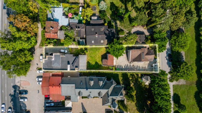 Tiek pārdota ekskluzīva privātmāja ar atsevišķu viesu māju Dzintaros Piedāvājumā unikāls Jūrmala - foto 5