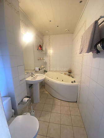 Fasādes māja, labiekārtots apzaļumots pagalms, vieta automašīnai, guļamistabu skaits 1 gab., Rīga - foto 8