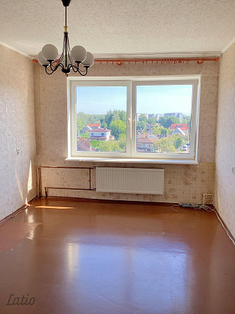 Pārdod 2 istabu dzīvokli Dārzciemā, 5. stāvā, logi vērsti gan uz saulaino dienvidu pusi, gan Rīga - foto 1
