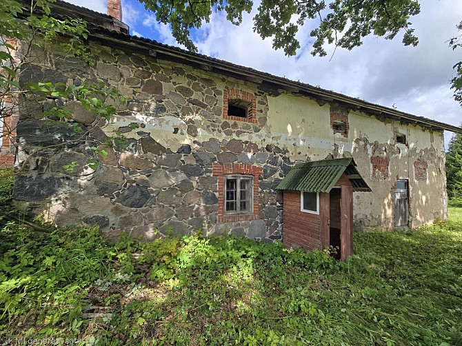Īpašuma kopējā platība ir 1,4 ha, no kuriem 1,1 ha ir auglīga lauksaimniecības zeme. Tā ir Cēsis un novads - foto 2