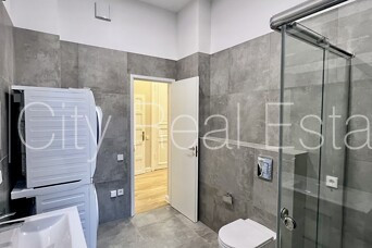 Fasādes māja, restaurēta māja, slēgts pagalms, iežogota teritorija, objektu apsargā fiziskā Rīga - foto 8