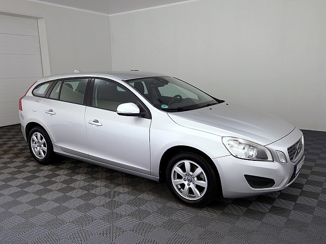 Volvo V60 Momentum 1.6 D4 84kW Tallina - foto 1