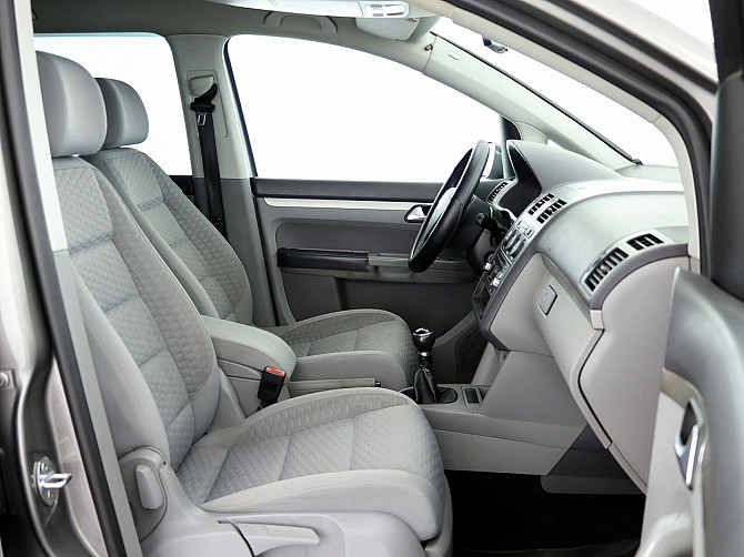 Volkswagen Touran Comfortline Facelift 1.9 TDI 77kW Tallina - foto 6