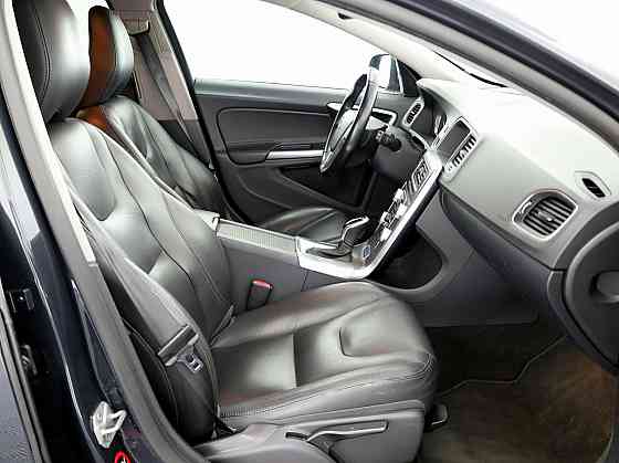 Volvo V60 Summum Hybrid Facelift ATM 2.4 162kW Tallina