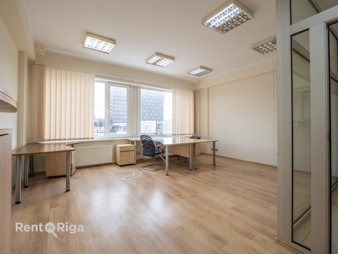 Iznomā biroja telpas Skanstē.  Pieejamas 4 telpas, kurās ietilpst centrālā halle un 3 izolēti kabine Рига - изображение 5