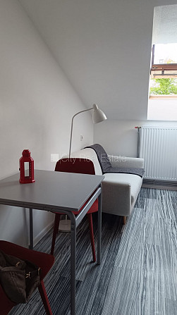 Pagalma ēka, restaurēta māja, mansards, kāpņu telpa pēc kapitālā remonta, studio tipa, Rīga - foto 4