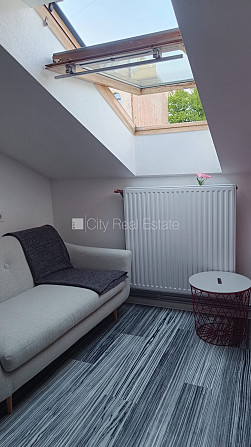 Pagalma ēka, restaurēta māja, mansards, kāpņu telpa pēc kapitālā remonta, studio tipa, Rīga - foto 3