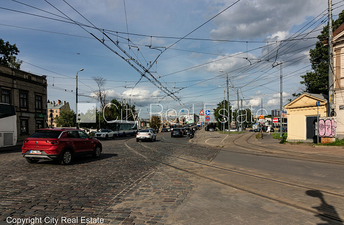 Fasādes māja, labiekārtots apzaļumots pagalms, bezmaksas stāvvieta pagalmā, ieeja no pagalma, Rīga - foto 20