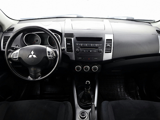 Mitsubishi Outlander Comfort 4x4 2.0 Di-D 103kW Таллин - изображение 5