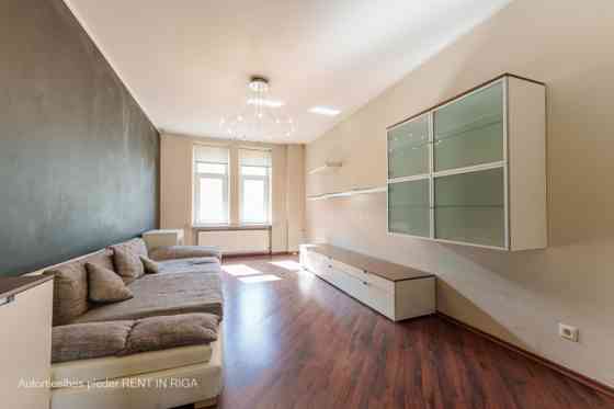 Two-level apartment with a terrace on the corner of Krišjāņa Valdemāra Street and Zaubes Street.  Lo Рига