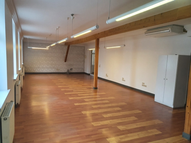 Tiek pārdota biroju ēka un zeme.  Pārdotas tiek 2/3 no kopīpašuma. Ēkas kopējā platība ir Rīga - foto 7