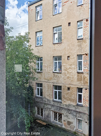 Pagalma māja, iežogota teritorija, logi vērsti uz pagalma pusi, viena istaba izolēta, Rīga - foto 15