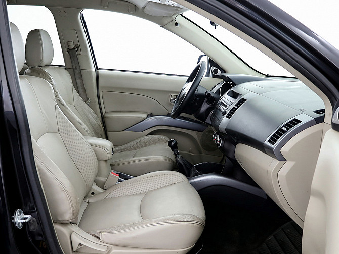 Mitsubishi Outlander Luxury 2.0 DI-D 103kW Таллин - изображение 6