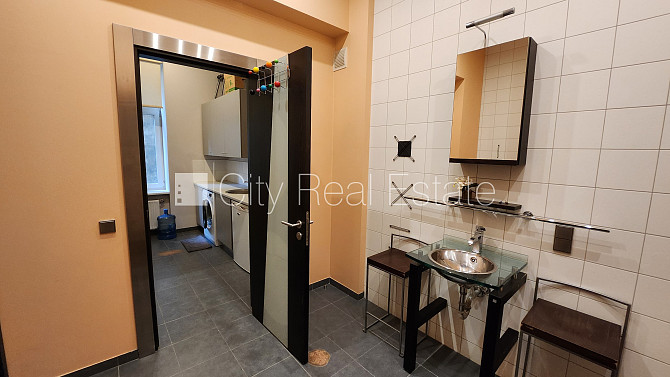 Fasādes māja, renovēta māja, ieeja no ielas, luksuss apartamenti , ir lifts, kāpņu telpa pēc Rīga - foto 19