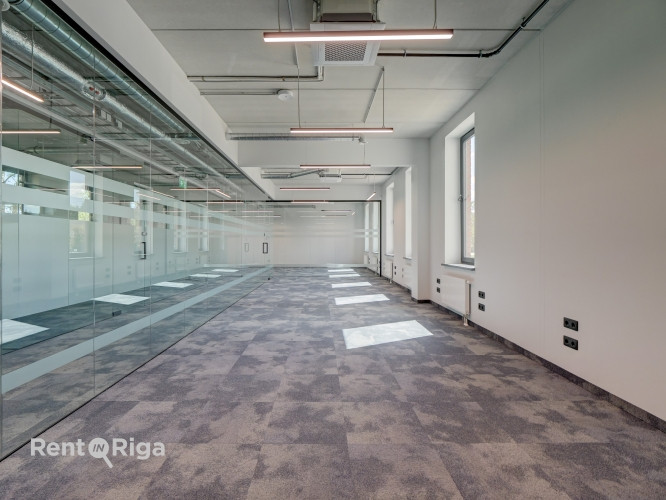 Tiek iznomātas jaunas, modernas un gaišas biroja telpas Piņķos.  Kopējā platība: 46.7 m  * Rīgas rajons - foto 9