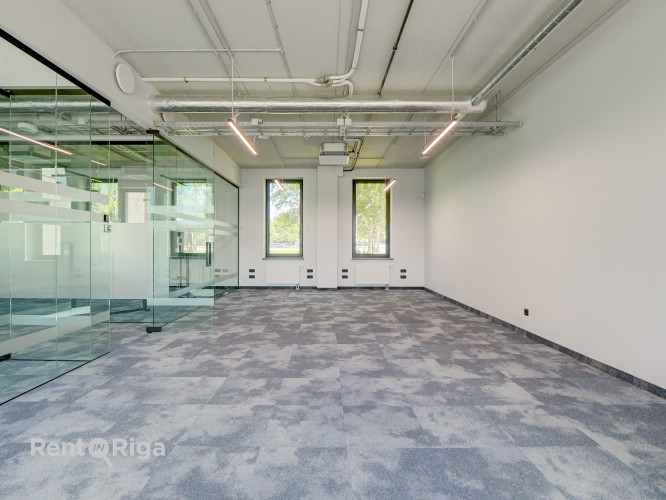 Tiek iznomātas jaunas, modernas un gaišas biroja telpas Piņķos.  Kopējā platība: 46.7 m  * Rīgas rajons - foto 8