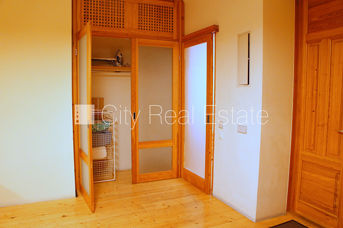 Fasādes māja, renovēta māja, labiekārtots apzaļumots pagalms, slēgts pagalms, pagalmā Rīga - foto 10