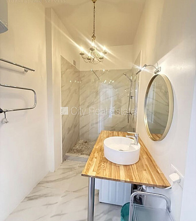 Fasādes māja, renovēta māja, slēgts pagalms, ieeja no ielas, kāpņu telpa pēc kapitālā Rīga - foto 13