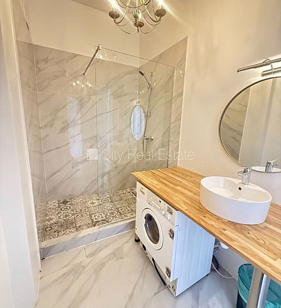 Fasādes māja, renovēta māja, slēgts pagalms, ieeja no ielas, kāpņu telpa pēc kapitālā Rīga - foto 12